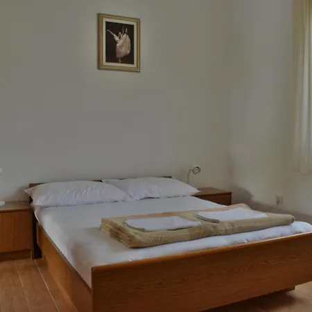 Niko Apartment *
